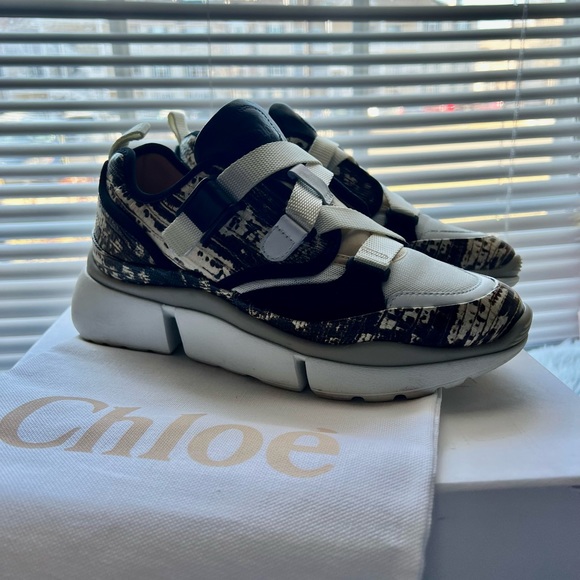 Chloé Low Top Sneakers, Eternal Grey, Round-Toes, Buckle Closure At Uppers - Picture 3 of 5